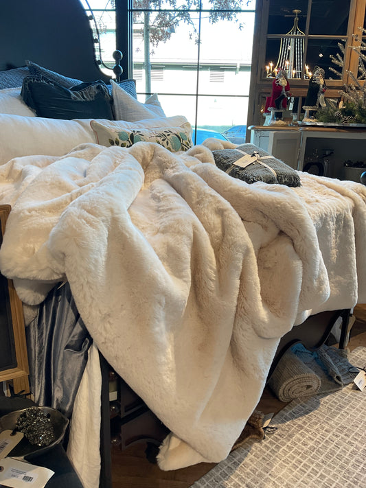 MEPFaux30000 Fox Fur Throw Creme